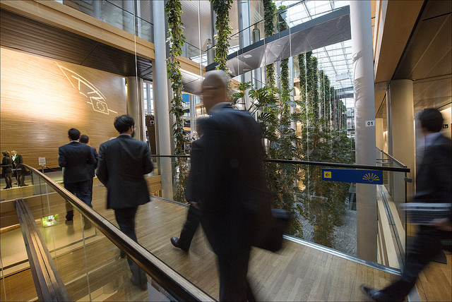 16482536891_86337b87e9_z