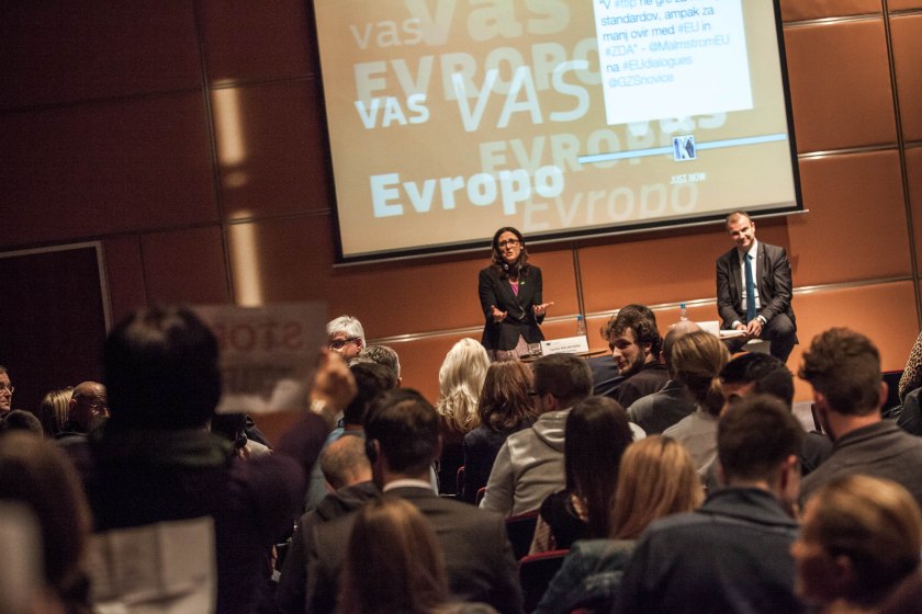 Utrinek z lanskega državljanskega dialoga s komisarko za mednarodno trgovino Cecilio Malmström (Vir: (c) Evropska komisija 2015)